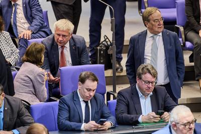 BT Abstimmung Grundgesetz?nderung - Armin Laschet-stock-foto
