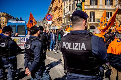 Railway workers demonstration for the right to strike-stock-foto