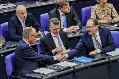 BT Abstimmung Grundgesetz?nderung - Friedrich Merz + Alexander Dobrindt + Torsten Frei-stock-foto