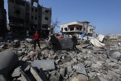 A scene of the destruction of Palestinian homes in the Shuja'iyya neighborhood following an Israeli attack that violated the ceasefire on March 18, 2025, in the Gaza Strip. At least 250 Palestinians, including children, were killed in Israeli airstrikes-stock-foto