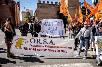 Railway workers demonstration for the right to strike-stock-foto