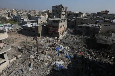A scene of the destruction of Palestinian homes in the Shuja'iyya neighborhood following an Israeli attack that violated the ceasefire on March 18, 2025, in the Gaza Strip. At least 250 Palestinians, including children, were killed in Israeli airstrikes-stock-foto