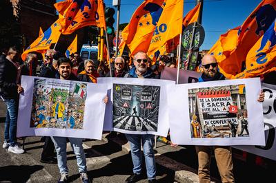 Railway workers demonstration for the right to strike-stock-foto
