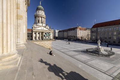 Gendarmenmarkt nach Wiederer?ffnung, Berlin, 17.03.2025-stock-foto