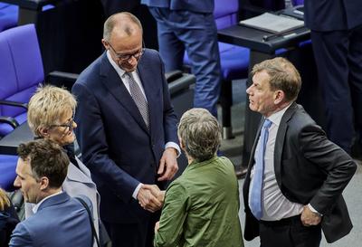 BT Abstimmung Grundgesetz?nderung - Friedrich Merz + Britta Ha?elmann-stock-foto