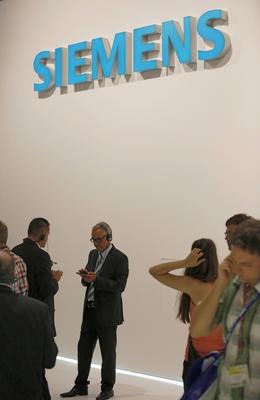 Berlin GER Deutschland 06 09 2013 IFA Internationale Funkausstellung im Bild zu sehen Logo Schriftz-stock-foto