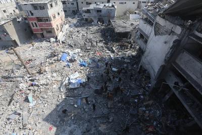 A scene of the destruction of Palestinian homes in the Shuja'iyya neighborhood following an Israeli attack that violated the ceasefire on March 18, 2025, in the Gaza Strip. At least 250 Palestinians, including children, were killed in Israeli airstrikes-stock-foto