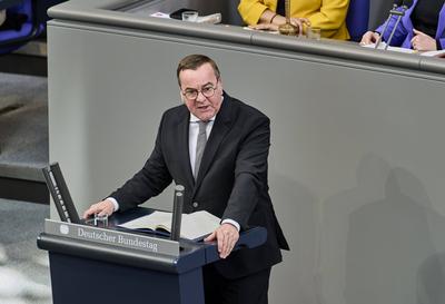 BT Abstimmung Grundgesetz?nderung - Boris Pistorius-stock-foto