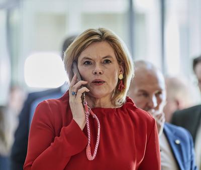 BT Abstimmung Grundgesetz?nderung - Julia Kl?ckner-stock-foto