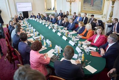 Arbeitsklausur Bundesregierung-stock-photo