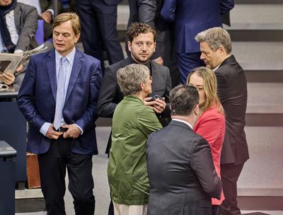 BT Abstimmung Grundgesetz?nderung - Bernd Baumann + Katharina Dr?ge + Robert Habeck + Felix Banaszak-stock-foto