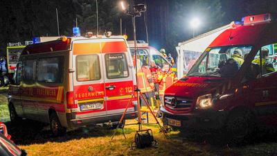 Dramatische Suche nach 2-j?hrigem Kind im Ortenaukreis: Zweij?hriger Junge verschwindet beim Spielen von h?uslichem Anwesen im Schwarzwald - gro?e Suche mit Hubschrauber und Mantrailerhunden - auch Taucher suchen in den Gew?ssern nach dem kleinen Jun-stock-photo