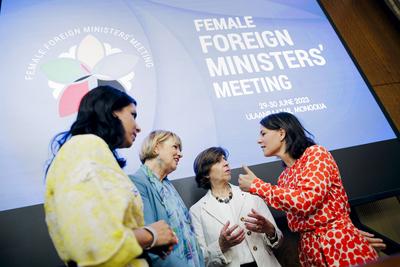 Annalena Baerbock (Buendnis 90/Die Gruenen), Bundesaussenministerin, nimmt in Ulan Bator am Female Foreign Ministers Mee-stock-foto