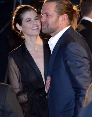 Bildnummer: 60734789  Datum: 18.11.2013  Copyright: imago/China Foto PressTOKYO, JAPAN - NOVEMBER 18: (CHINA OUT) US director Carl Rinsch and his wife attend  47 Ronin press conference on November 18, 2013 in Tokyo, Japan. PUBLICATIONxINxGERxSUIxAUTxHUNxONLY People Entertainment Premiere Film Filmpremiere x1x xdd 2013 hoch o0 Familie privat Frau 60734789 Date 18 11 2013 Copyright Imago China Photo Press Tokyo Japan November 18 China out U.S. Director Carl  and His wife attend 47  Press Conference ON November 18 2013 in Tokyo Japan PUBLICATIONxINxGERxSUIxAUTxHUNxONLY Celebrities Entertainment Premiere Film Film premiere x1x  2013 vertical o0 Family private Woman-stock-photo