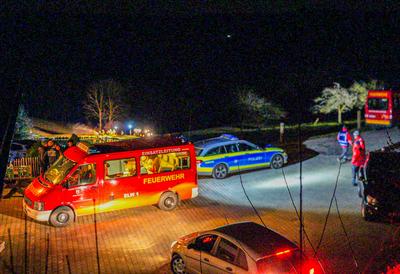 Dramatische Suche nach 2-j?hrigem Kind im Ortenaukreis: Zweij?hriger Junge verschwindet beim Spielen von h?uslichem Anwesen im Schwarzwald - gro?e Suche mit Hubschrauber und Mantrailerhunden - auch Taucher suchen in den Gew?ssern nach dem kleinen Jun-stock-photo