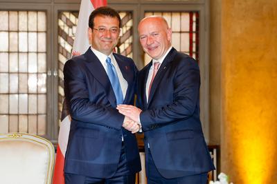 Kai Wegner, Ekrem Imamoglu; Kai Wegner begr??t B?rgermeister Istanbul Ekrem İmamo??lu, Imamoglu, Eintragung Goldenes Bu-stock-foto