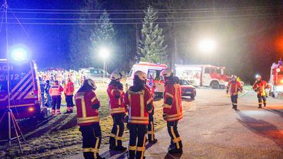 Dramatische Suche nach 2-j?hrigem Kind im Ortenaukreis: Zweij?hriger Junge verschwindet beim Spielen von h?uslichem Anwesen im Schwarzwald - gro?e Suche mit Hubschrauber und Mantrailerhunden - auch Taucher suchen in den Gew?ssern nach dem kleinen Jun-stock-photo