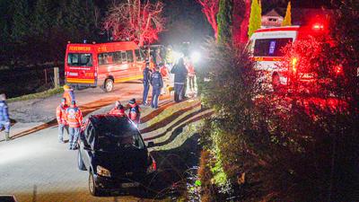 Dramatische Suche nach 2-j?hrigem Kind im Ortenaukreis: Zweij?hriger Junge verschwindet beim Spielen von h?uslichem Anwesen im Schwarzwald - gro?e Suche mit Hubschrauber und Mantrailerhunden - auch Taucher suchen in den Gew?ssern nach dem kleinen Jun-stock-photo