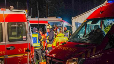 Happy End nach stundenlanger Suche von zweij?hrigem Kind im Ortenaukreis: Zweij?hriger Junge verschwindet beim Spielen von h?uslichem Anwesen im Schwarzwald ? gro?e Suche mit Hubschrauber, Mantrailerhunden und sogar Tauchern findet nach rund sieben-stock-photo