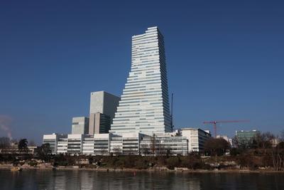 05.02.2025 Basel Schweiz. Bild : Roche-Tuerme Hochhaus,Hauptsitz. *** 05 02 2025 Basel Switzerland Image Roche towers hi-stock-foto