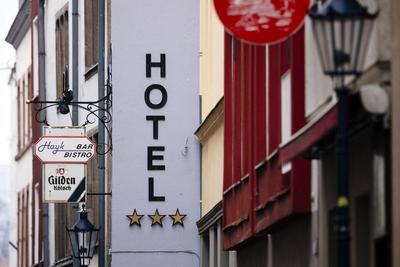 Ein Hotel in der K?lner Altstadt. Immer mehr Hotels in K?ln und Bonn bieten so genannte Home-Office-Zimmer an. Die Coron-stock-foto