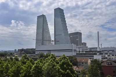 Roche T?rme, Basel, Schweiz, 10.07.2024 *** Roche Towers, Basel, Switzerland, 10 07 2024 PUBLICATIONxNOTxINxSUI-stock-foto
