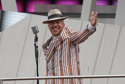 ZDF - Fernsehgarten. Lou Bega in der Unterhaltungsshow ZDF Fernsehgarten am 16.06.2024 in Mainz. Mainz ZDF - Fernsehgart-stock-foto
