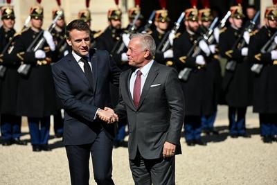 Emmanuel Macron re?oit le roi de Jordanie Abdullah II ? l?Elys?e-stock-foto