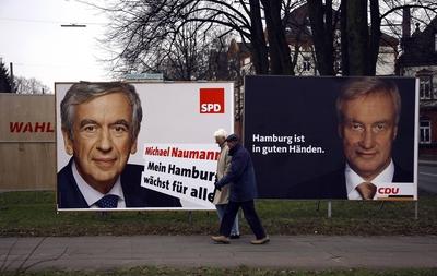 Wahlkampf-Plakate von Michael Naumann (SPD) und Ole von Beust (DCU) in Hamburg-stock-foto