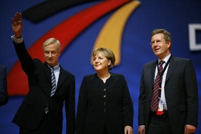 V.l.n.r.: Ole von Beust (Deutschland/CDU/Erster B?rgermeister Hamburg), Bundeskanzlerin Angela Merkel (Deutschland/CDU)-stock-foto