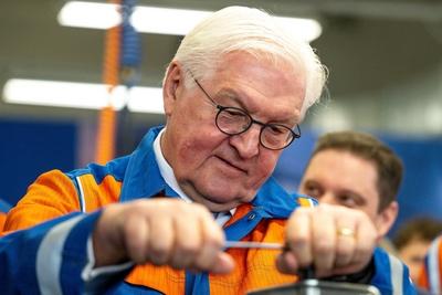 Bundespr?sident zur Ortszeit in Stadtallendorf-stock-foto