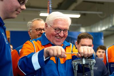 Bundespr?sident zur Ortszeit in Stadtallendorf-stock-foto