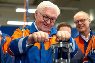 Bundespr?sident zur Ortszeit in Stadtallendorf-stock-foto