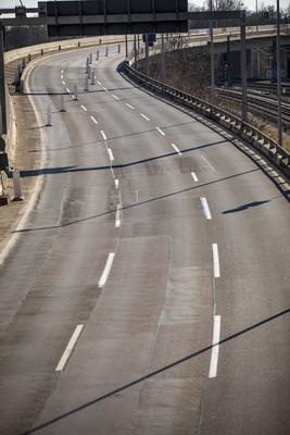 A100-Ringbahnbr?cke gesperrt: Verkehrschaos in Berlin, Die A100-Ringbahnbr?cke ist wegen Einsturzgefahr gesperrt. Das f?-stock-foto