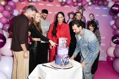 Jochen Schropp, Cheyenne Savannah Ochsenknecht, Nino Sifkovitz, Natascha Ochsenknecht, Jimi Blue Ochsenknecht, B?rbel Wierichs und Jimi Blue Ochsenknecht beim Fototermin zum Auftakt der 4.Staffel des Sky Originals DIESE OCHSENKNECHTS im International Club am Donnerstag 20. M?rz in Berlin Berlin Deutschland *** Jochen Schropp, Cheyenne Savannah Ochsenknecht, Nino Sifkovitz, Natascha Ochsenknecht, Jimi Blue Ochsenknecht, B?rbel Wierichs and Jimi Blue Ochsenknecht at the photo call for the start of the 4th season of the Sky Original DIESE OCHSENKNECHTS at the International Club on Thursday March 20th in Berlin Berlin Germany-stock-foto