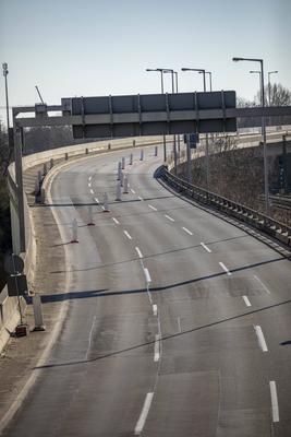 A100-Ringbahnbr?cke gesperrt: Verkehrschaos in Berlin, Die A100-Ringbahnbr?cke ist wegen Einsturzgefahr gesperrt. Das f?-stock-foto
