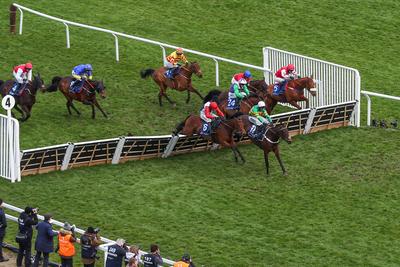 Cheltenham Festival 2025 Style Wednesday-stock-foto