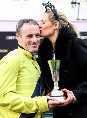 Sean Flanagan with his wife Lauren after winning with Marine Nationale 12/3/2025-stock-foto