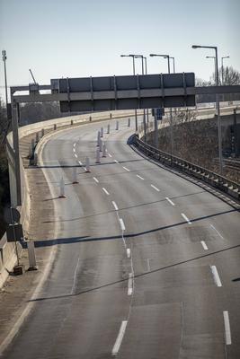 A100-Ringbahnbr?cke gesperrt: Verkehrschaos in Berlin, Die A100-Ringbahnbr?cke ist wegen Einsturzgefahr gesperrt. Das f?-stock-foto