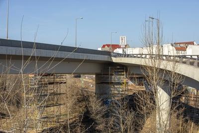 A100-Ringbahnbr?cke gesperrt: Verkehrschaos in Berlin, Die A100-Ringbahnbr?cke ist wegen Einsturzgefahr gesperrt. Das f?-stock-foto