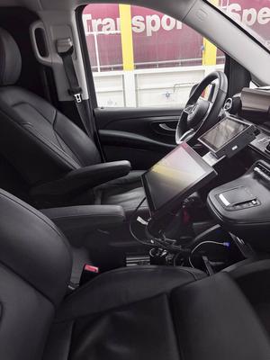 Naantali, 20. M?rz 2025. Autonomer Erlk?nig des Mercedes V250-stock-foto