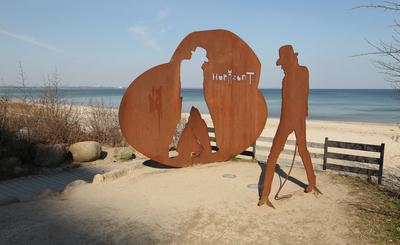 Denkmal von Udo Lindenberg am Strand in Timmendorfer Strand. Timmendorfer Strand Schleswig-Holstein *** Monument to Udo-stock-foto