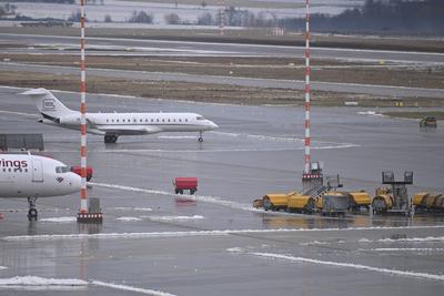 Eisregen am Stuttgarter Flughafen-stock-foto