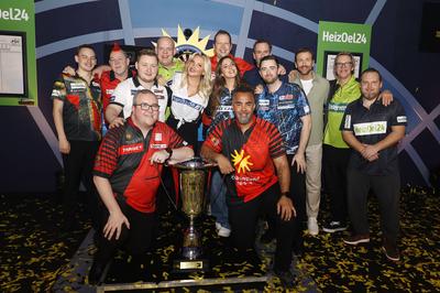 Ricardo Pietreczko, Peter Wright, Stephen Bunting, Michael van Gerwen, Evelyn Burdecki, Wolff-Christoph Fuss, Vanessa Mai, Patrick Owomoyela, Elmar Paulke, Luke Humphries, Christian D?ren, Simon Gosejohann, Axel Stein-stock-foto