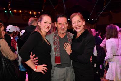 Max Tidof mit Ehefrau und Tochter / Circus Krone / 1. Winterprogramm / Freestyle / Manege / KroneBau / M?nchen / 25. Dez-stock-foto