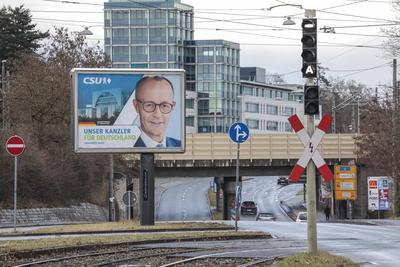 27.01.2025, Wahlplakate, N?rnberg: Wahlplakate zur Bundestagswahl 2025 in N?rnberg. Abgebildet ist der CDU Kanzlerkandid-stock-foto