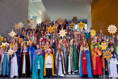 Sternsinger zu Gast im Kanzleramt-stock-foto