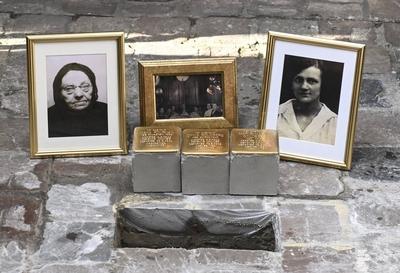 Installation Of New Stumbling Stones In Brussels-stock-foto