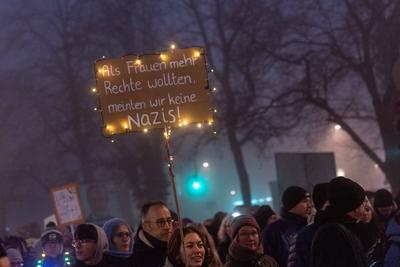 Demonstration gegen Rechtsextremismus und f?r Demokratie in Oldenburg, 01.02.2025-stock-foto
