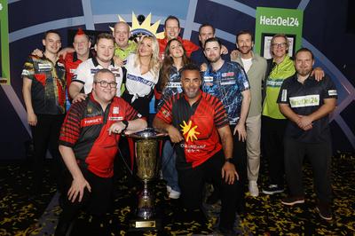 Ricardo Pietreczko, Peter Wright, Stephen Bunting, Michael van Gerwen, Evelyn Burdecki, Wolff-Christoph Fuss, Vanessa Mai, Patrick Owomoyela, Elmar Paulke, Luke Humphries, Christian D?ren, Simon Gosejohann, Axel Stein-stock-foto
